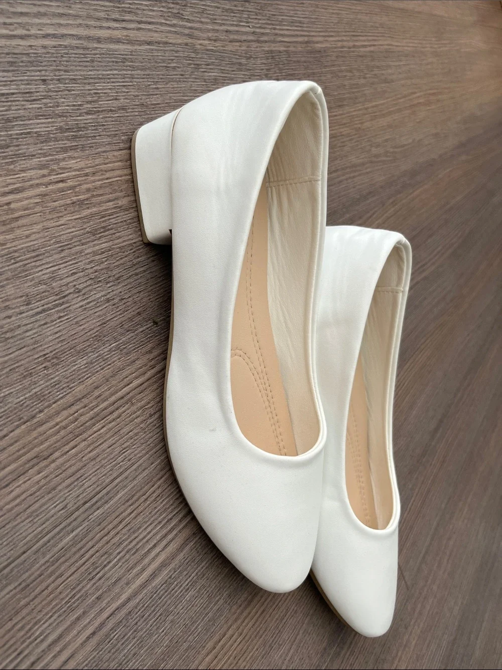 Women's White Leather Low-Heel Ballet Flats